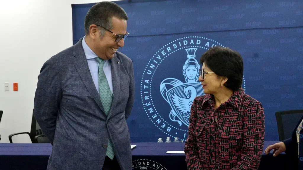 Encabeza la Rectora María Lilia Cedillo Ramírez la firma de convenio entre la BUAP y el IMTA