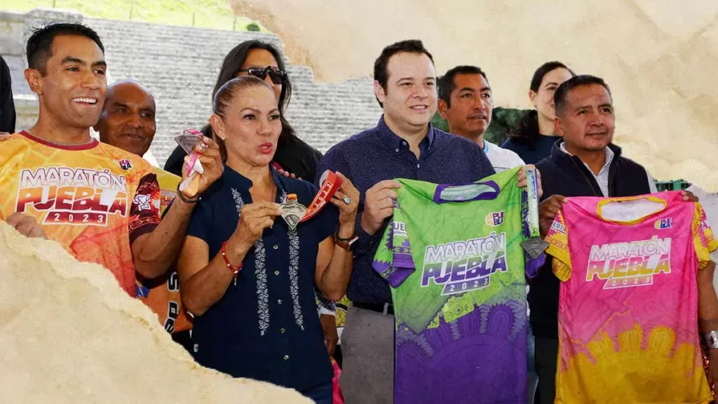 Yadira Lira presenta Playera y Medalla conmemorativa del Maratón Puebla 2023