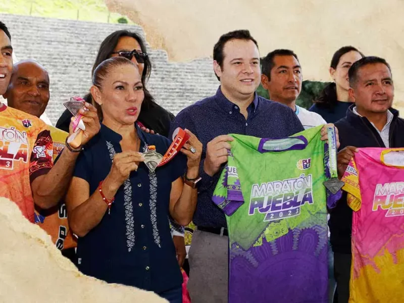 Yadira Lira presenta Playera y Medalla conmemorativa del Maratón Puebla 2023