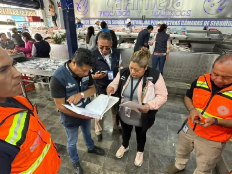 Ayuntamiento realiza operativo para verificar medidas preventivas en zona de pescaderías