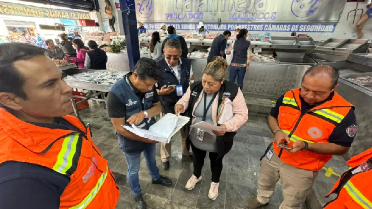 Ayuntamiento realiza operativo para verificar medidas preventivas en zona de pescaderías
