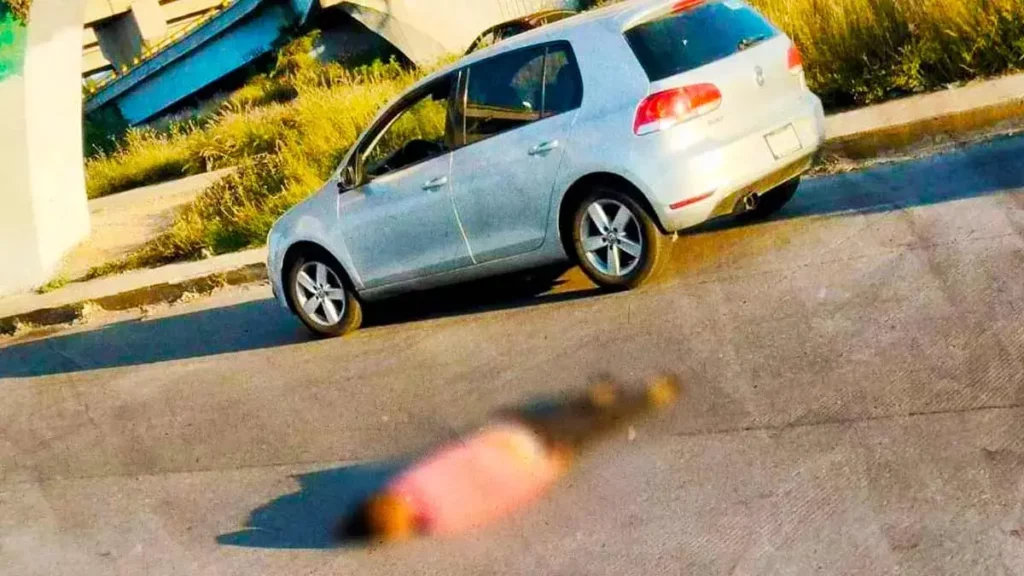 Motociclista falleció al caer desde el Periférico Ecológico a la carretera federal a Tehuacán