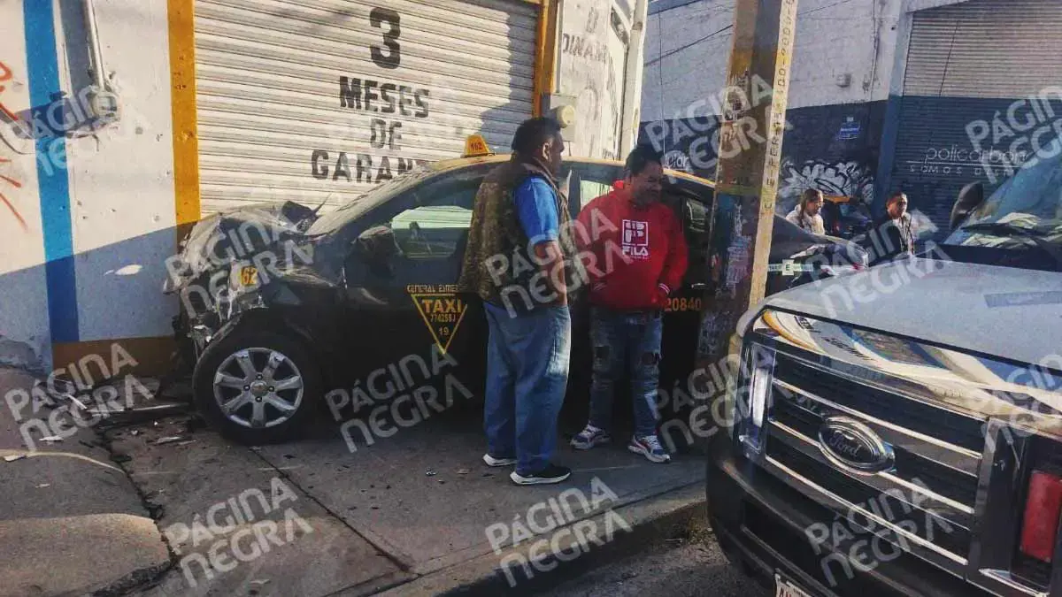 Choque entre ruta y taxi dejó dos lesionados en Puebla capital