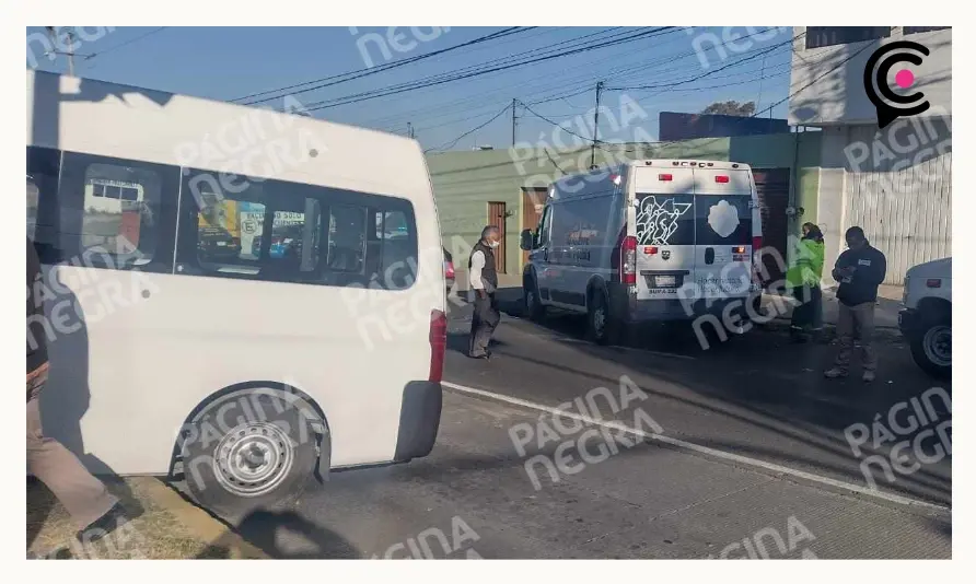 Choque entre ruta y taxi dejó dos lesionados en Puebla capital