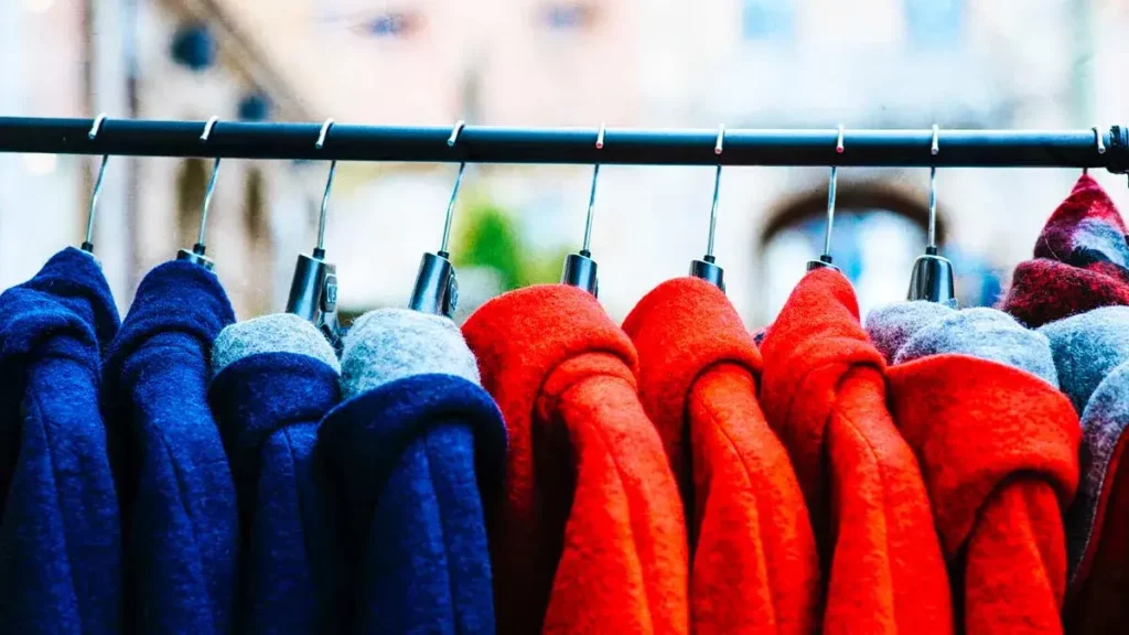 Puebla inicia campaña “Abrigar Corazones”, dona sudaderas y chamarras para personas vulnerables