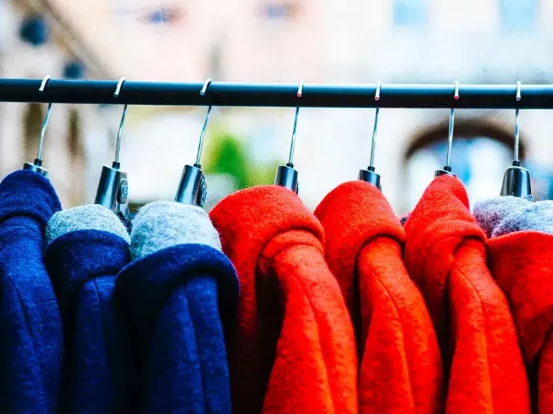 Puebla inicia campaña “Abrigar Corazones”, dona sudaderas y chamarras para personas vulnerables