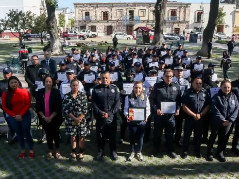 Paola Angon fortalece la seguridad con 23 nuevos policías y entrega de estímulos a elementos