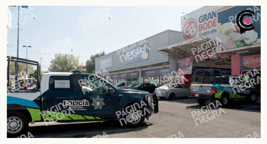 Abandonan feto en baños de centro comercial en Puebla