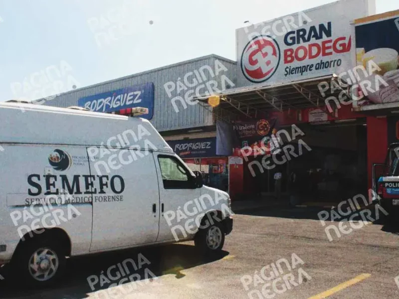 Abandonan feto en baños de centro comercial en Puebla