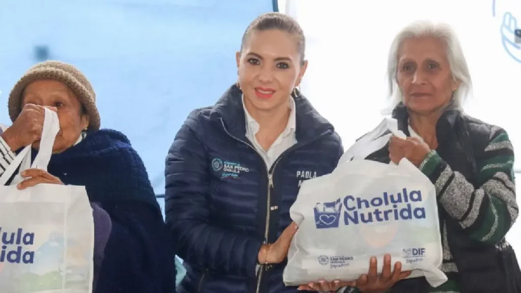 Entregan Paola Angon y María de la Barreda mil despensas de la tercera etapa de Cholula Nutrida