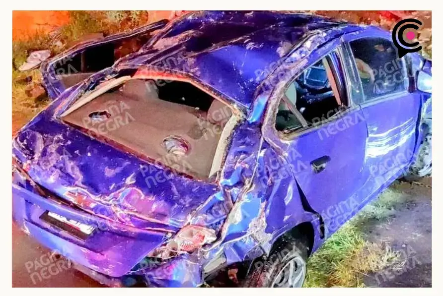 Choque múltiple entre más de 10 autos ocasiona volcadura en Periférico Ecológico