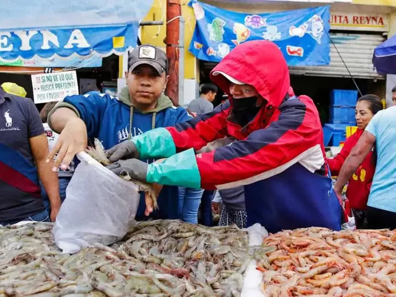 Operativo en 16 Poniente del Centro de Puebla deja pescaderías clausuradas y sancionadas