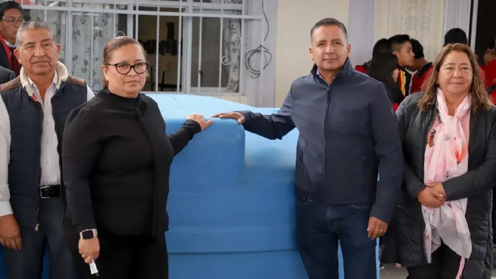 Beneficia Mundo Tlatehui a tres escuelas del municipio con cisternas de captación de agua de lluvia