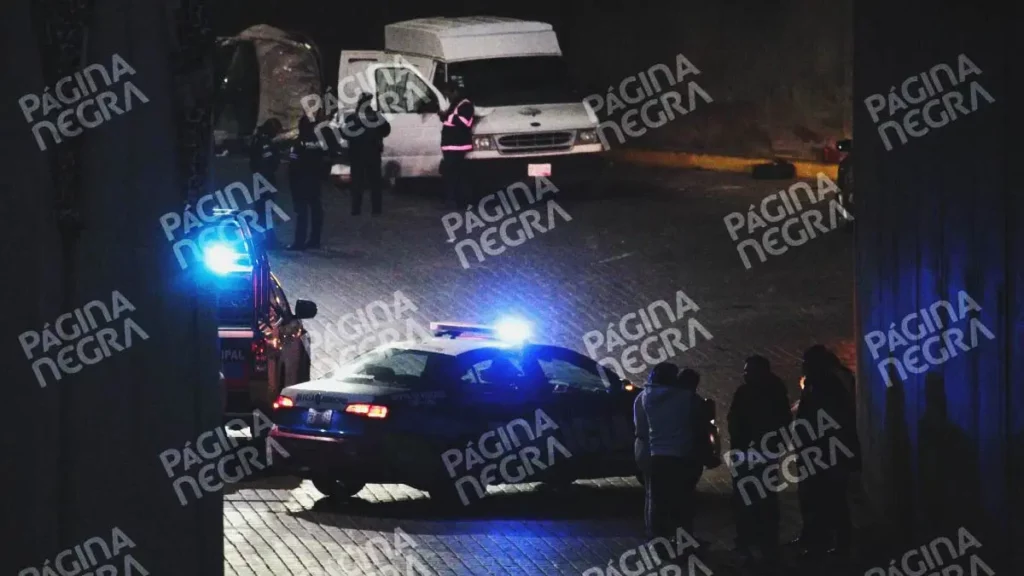 Automovilista muere en volcadura en el Distribuidor Vial Juárez Serdán
