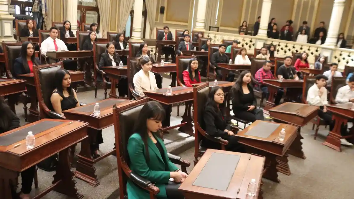 Congreso del Estado abre las puertas a estudiantes universitarios