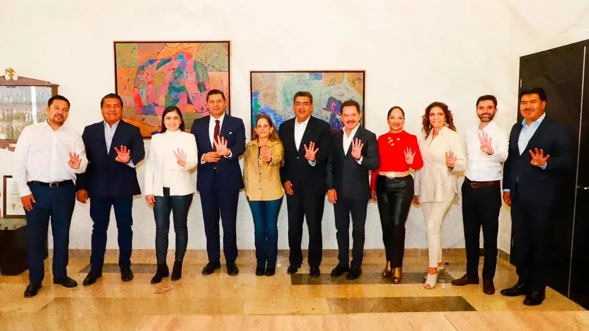 Gobernador de Puebla se reúne con Alejandro Armenta y aspirantes de Morena