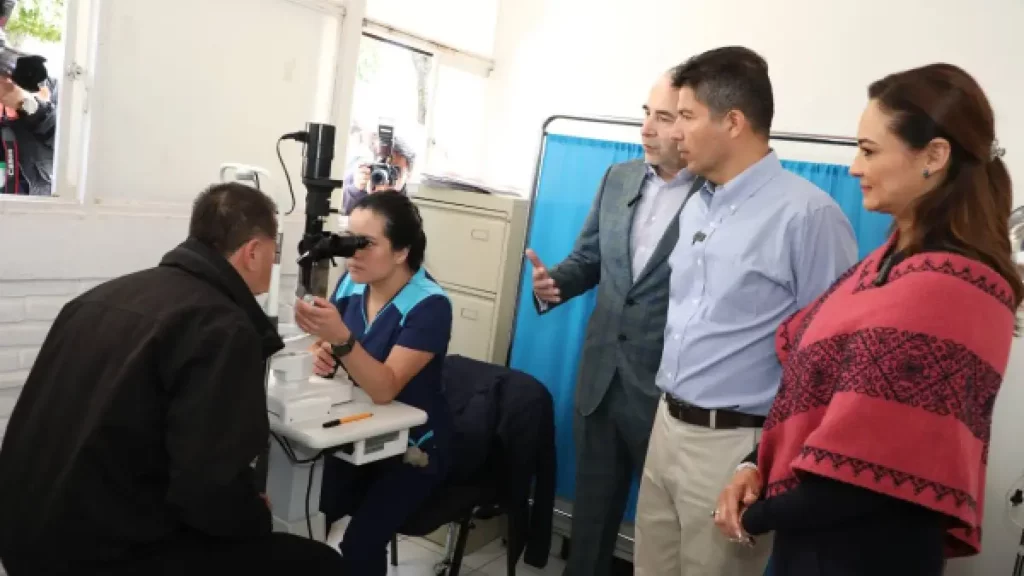Gracias a 'Contigo veremos más' van 746 cirugías gratuitas de cataratas en Puebla capital