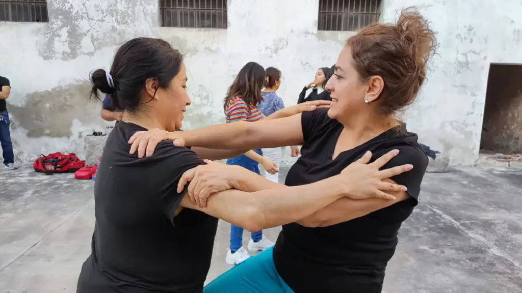 Continúa capacitación de trabajadoras del Congreso del Estado en defensa personal