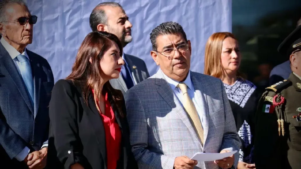 Angélica Alvarado y Sergio Salomón Céspedes encabezan inauguración de la rehabilitación del arco de seguridad en Huejotzingo