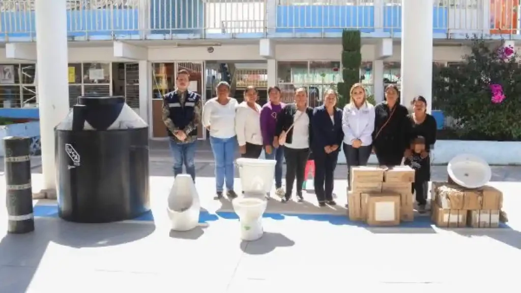 Continúa Paola Angon mejorando instalaciones de escuelas, a través de gestiones