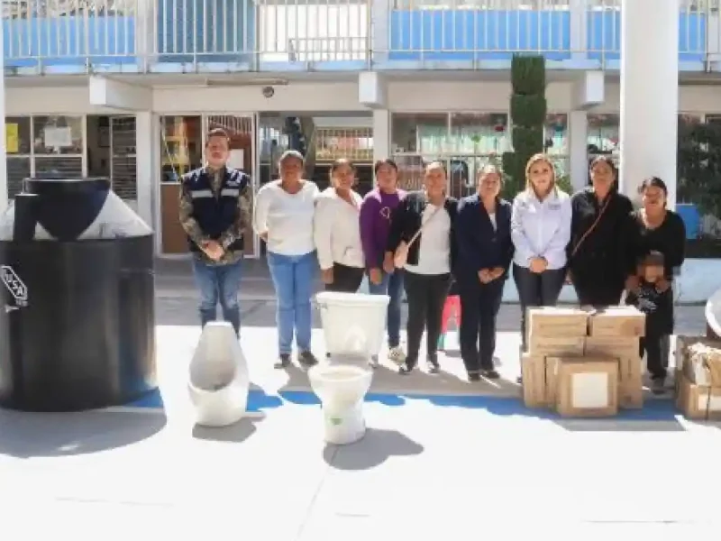 Continúa Paola Angon mejorando instalaciones de escuelas, a través de gestiones