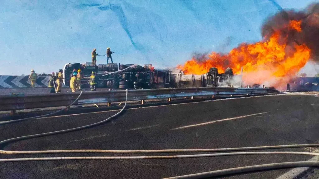 Incendio de pipa dejó dos heridos y causó el cierre de la autopista Puebla-Orizaba