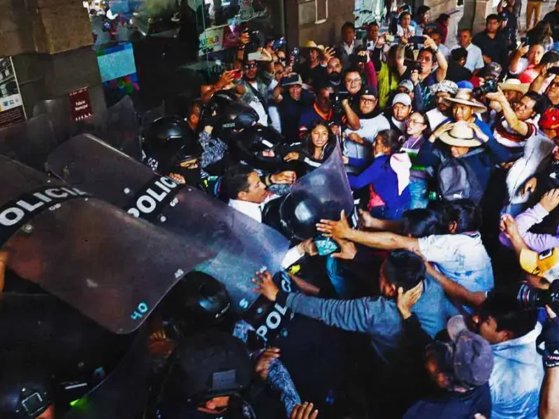 Tres detenidos deja manifestación de vecinos de La Resurrección en el Ayuntamiento de Puebla