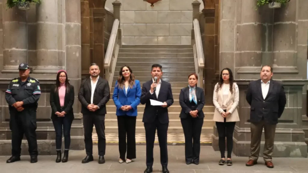 Gobiero municipal de Puebla entregó balizamiento y semaforización de vialidades principales