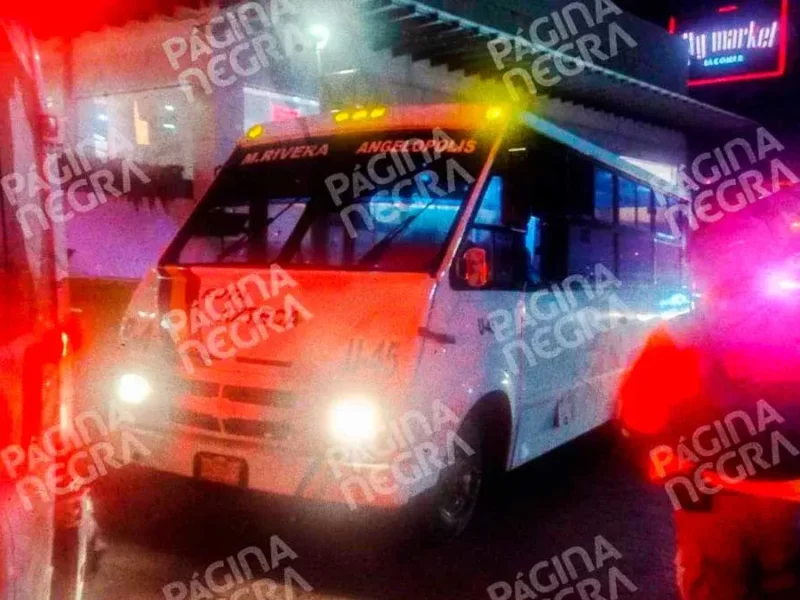 Asesinan a conductor de la ruta Azteca enfrente de Plaza Solesta en Puebla