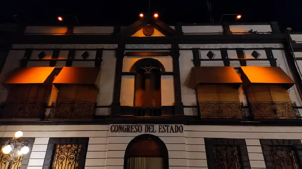 Congreso del Estado se ilumina de naranja por el Día Internacional de la Eliminación de la Violencia contra las Mujeres