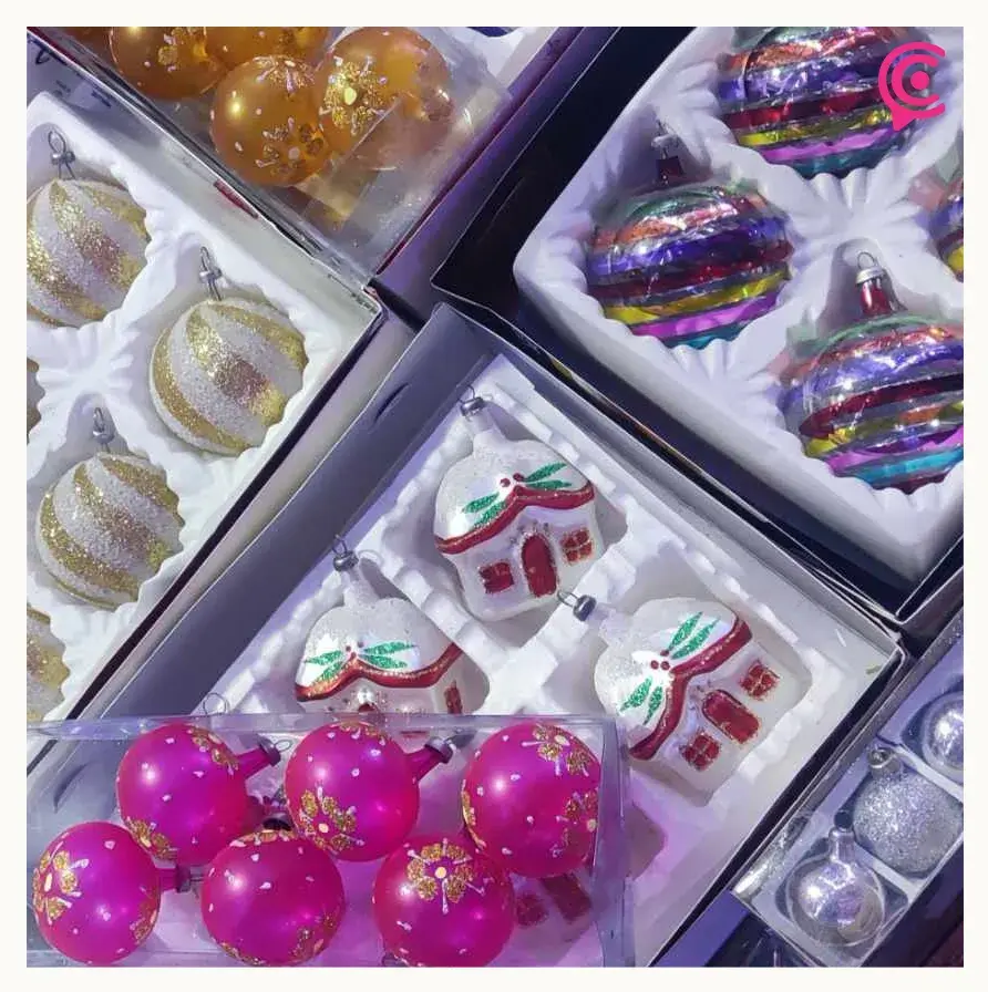 Por bajos precios, productos chinos acaparan oferta de adornos navideños en Puebla