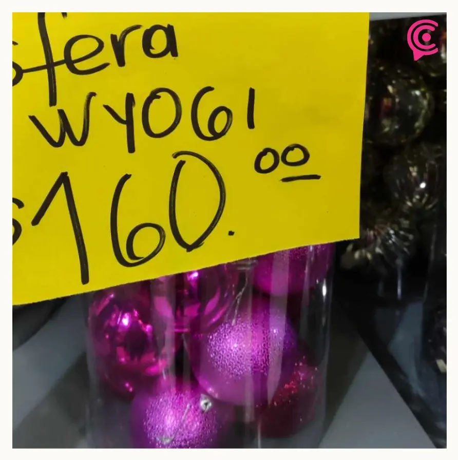 Por bajos precios, productos chinos acaparan oferta de adornos navideños en Puebla