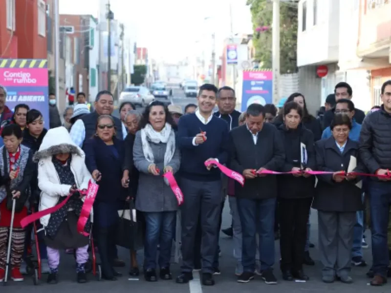 Gobierno municipal inaugura calle 13 de Mayo en Granjas de Puebla