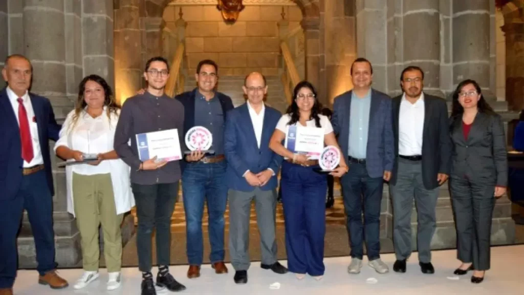 Ayuntamiento de Puebla reconoce trayectoria de empresas poblanas de 10