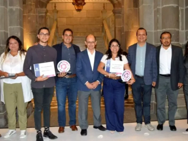 Ayuntamiento de Puebla reconoce trayectoria de empresas poblanas de 10