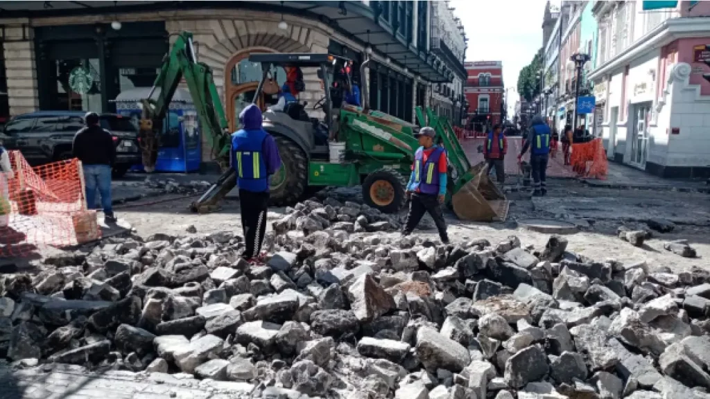 Ayuntamiento de Puebla trabaja en el mantenimiento de la 2 oriente; concluirá el 4 de diciembre