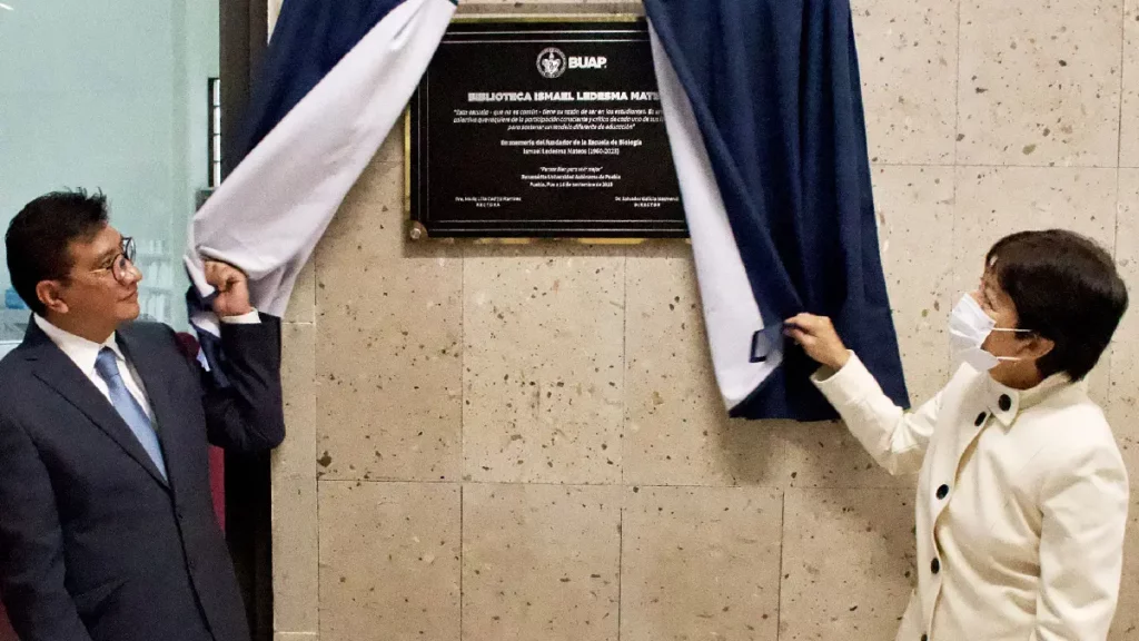 La BUAP rindió homenaje póstumo a Ismael Ledesma Mateos, fundador de la hoy Facultad de Ciencias Biológicas