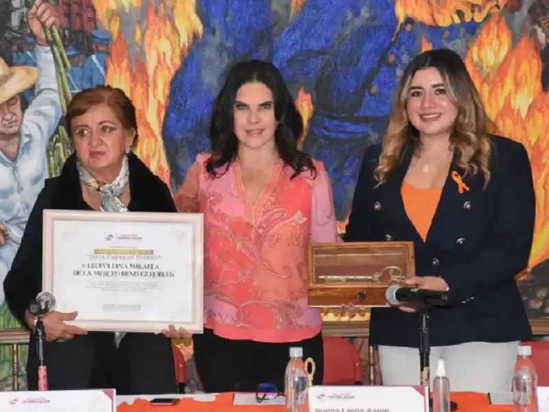 En Texmelucan Norma Layón entrega las llaves de la ciudad y el Premio Municipal a la Mujer “Elvia Carrillo Puerto”