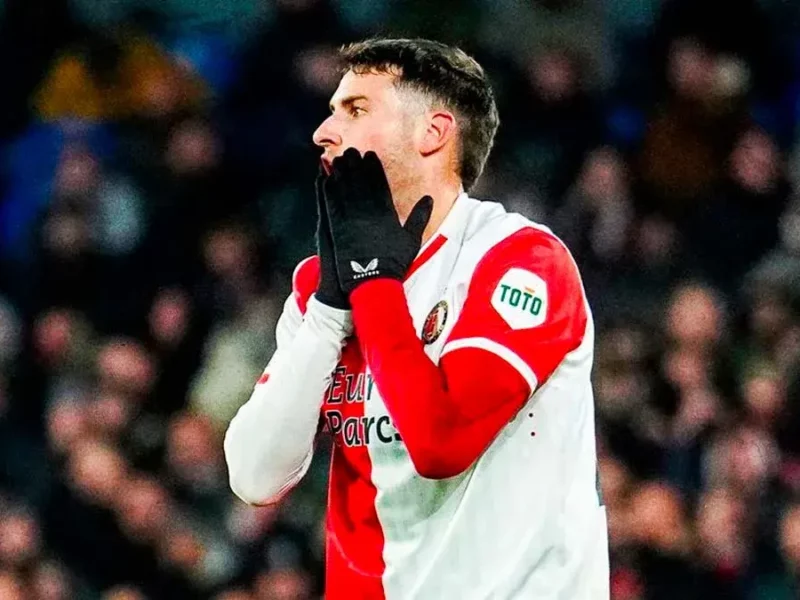 Santiago Giménez y el Feyenoord se despiden de la UEFA Champions League