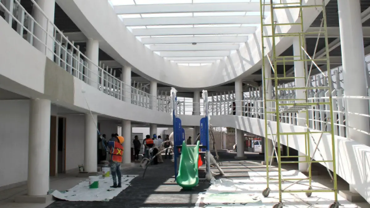 Gobierno municipal de Puebla y agencia francesa de desarrollo supervisan construcción de biciestacionamiento