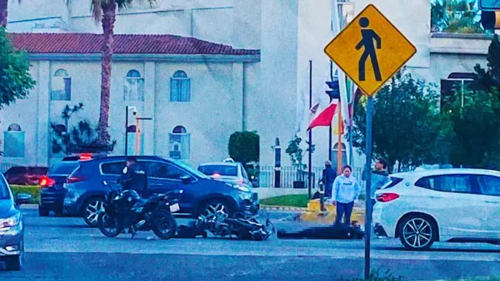 Motopatrullero de la Policía Municipal de San Andrés Cholula resultó lesionado en choque