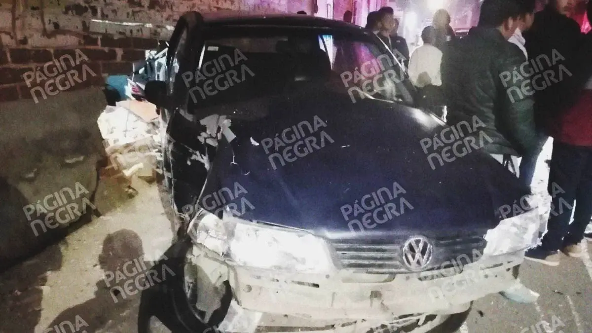 Menor de edad borracho se estrella contra una casa en San Pedro Cholula