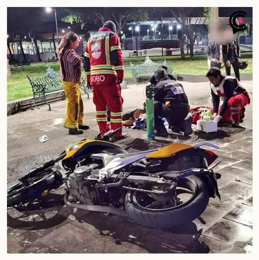 Motociclistas borrachos chocan contra una fuente en el Paseo Bravo de Puebla