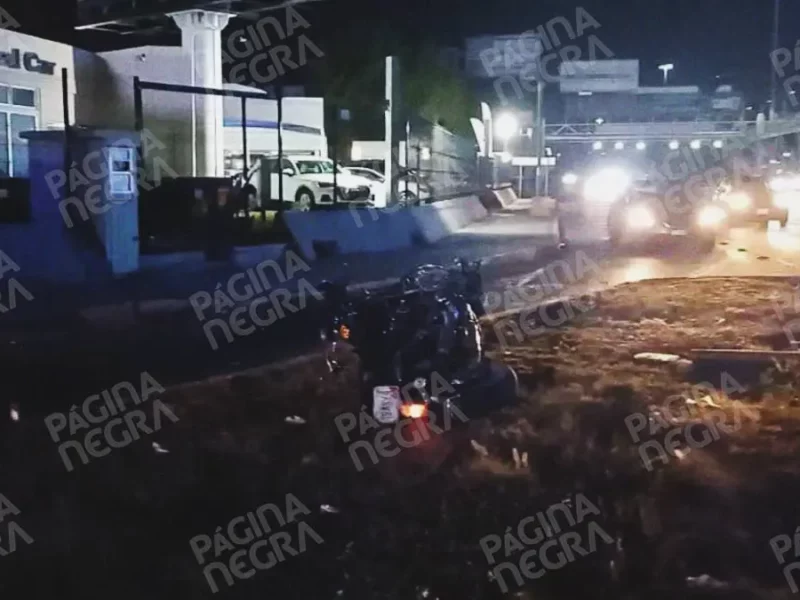 Motociclista se lesiona de gravedad al derrapar sobre la Vía Atlixcáyotl