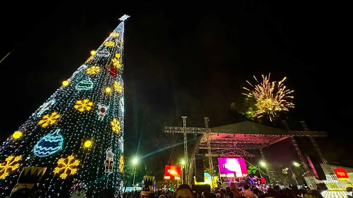 Con fuegos artificiales y música arranca el Festival Navideño 2023 en Huejotzingo