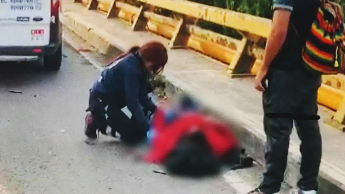 Ciclista resultó gravemente herido al ser impactado por un vehículo tras choque