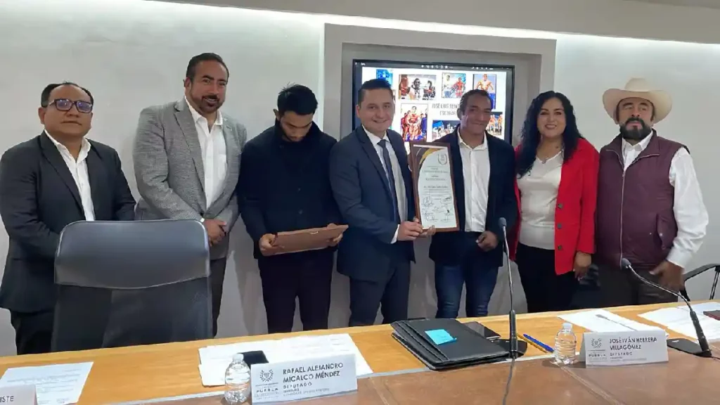 Comisión del Congreso reconoce a deportistas destacados de San Martín Texmelucan