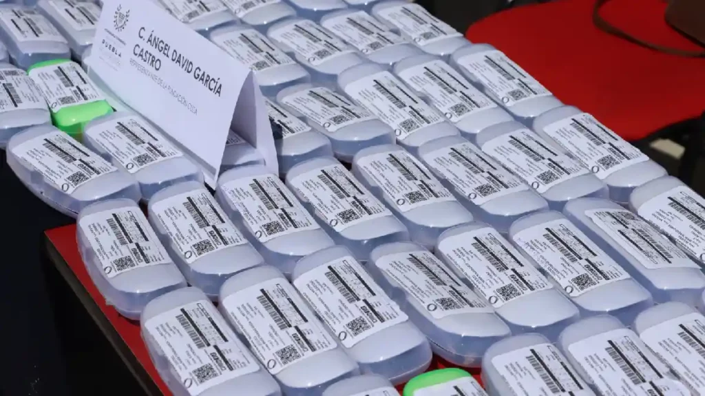 Voluntariado del Congreso del Estado entrega lentes gratuitos en escuela de Coronango