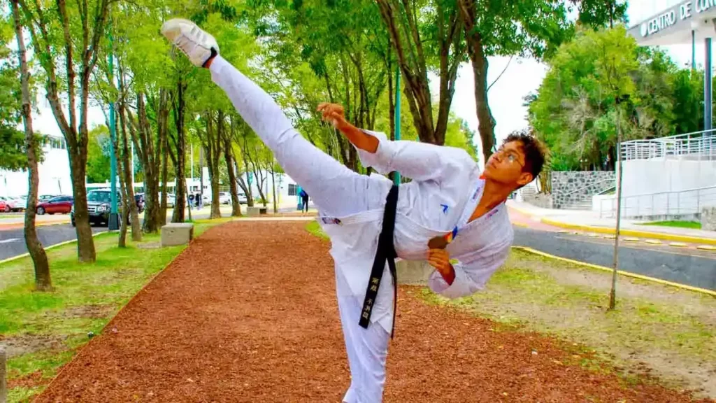 Julio Serrano, estudiante de la BUAP,  gana plata en Juegos Deportivos Escolares Centroamericanos 2023