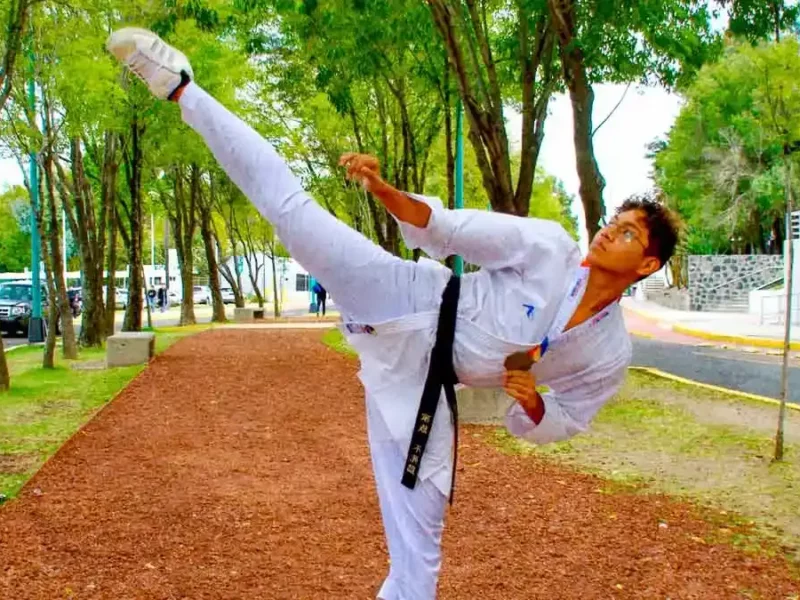 Julio Serrano, estudiante de la BUAP,  gana plata en Juegos Deportivos Escolares Centroamericanos 2023
